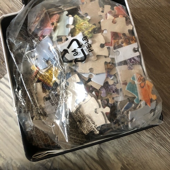 Polaroid, 500-Piece World Traveler Puzzle in 3D Tin Container - Picture 4 of 6